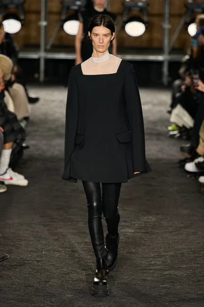 Look 5